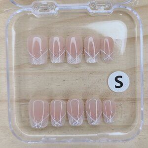 Cateye French Tip Press-on Nail Set DIY Easy & Reusable At Home Manicure